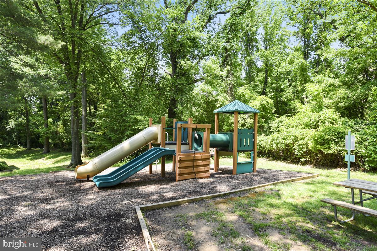 7621 TREMAYNE PL #303, MCLEAN, Virginia 22102, 2 Bedrooms Bedrooms, ,2 BathroomsBathrooms,Residential,For sale,7621 TREMAYNE PL #303,VAFX2240916 MLS # VAFX2240916