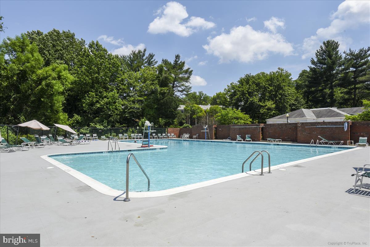 7621 TREMAYNE PL #303, MCLEAN, Virginia 22102, 2 Bedrooms Bedrooms, ,2 BathroomsBathrooms,Residential,For sale,7621 TREMAYNE PL #303,VAFX2240916 MLS # VAFX2240916
