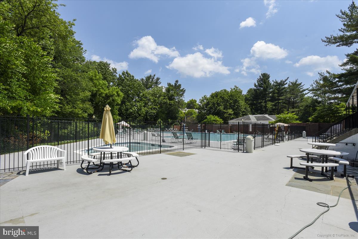 7621 TREMAYNE PL #303, MCLEAN, Virginia 22102, 2 Bedrooms Bedrooms, ,2 BathroomsBathrooms,Residential,For sale,7621 TREMAYNE PL #303,VAFX2240916 MLS # VAFX2240916