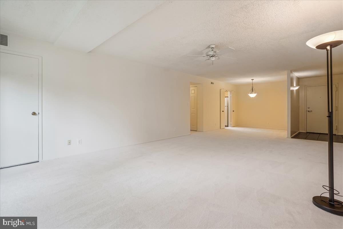 7621 TREMAYNE PL #303, MCLEAN, Virginia 22102, 2 Bedrooms Bedrooms, ,2 BathroomsBathrooms,Residential,For sale,7621 TREMAYNE PL #303,VAFX2240916 MLS # VAFX2240916