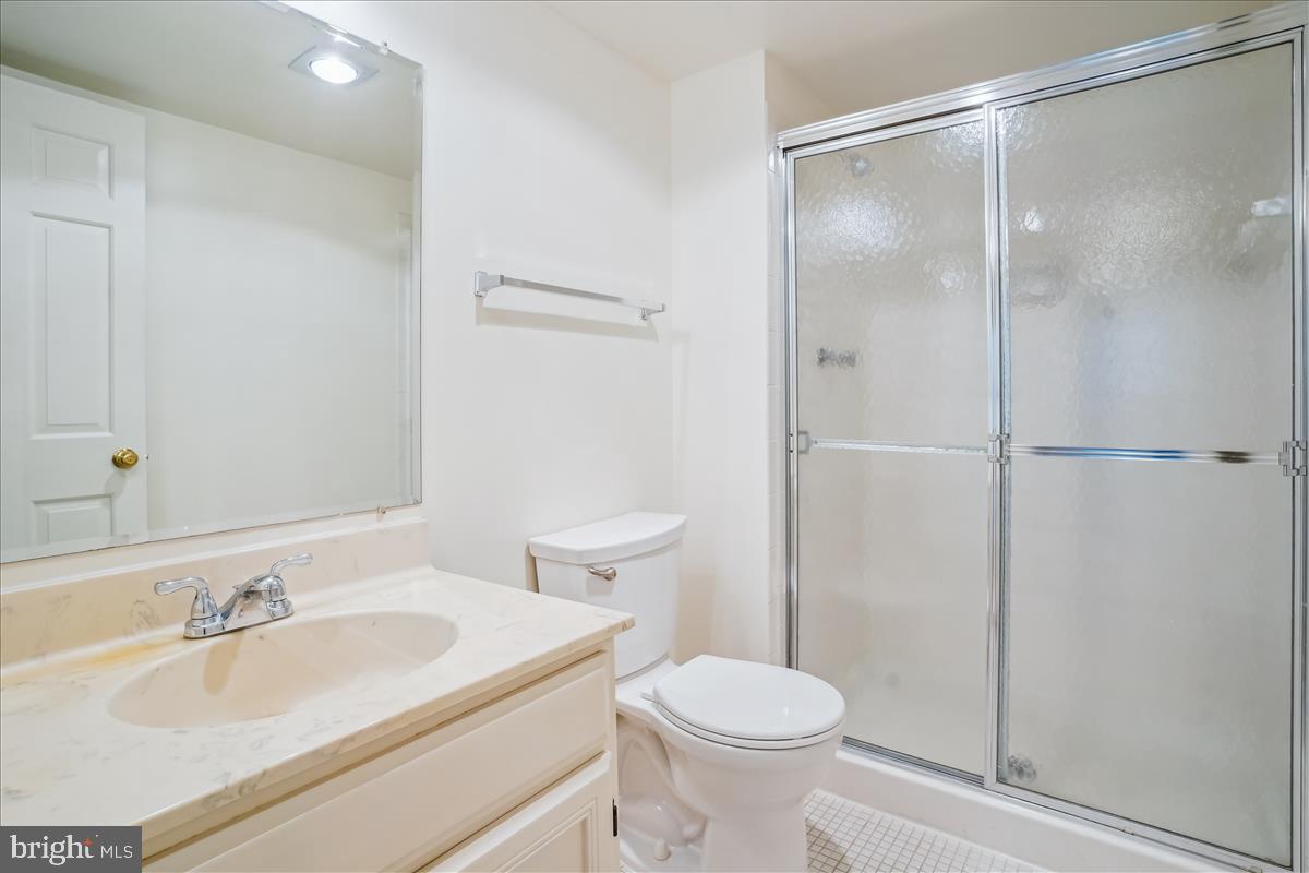 7621 TREMAYNE PL #303, MCLEAN, Virginia 22102, 2 Bedrooms Bedrooms, ,2 BathroomsBathrooms,Residential,For sale,7621 TREMAYNE PL #303,VAFX2240916 MLS # VAFX2240916