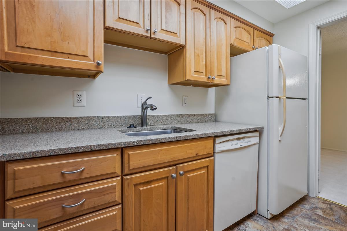 7621 TREMAYNE PL #303, MCLEAN, Virginia 22102, 2 Bedrooms Bedrooms, ,2 BathroomsBathrooms,Residential,For sale,7621 TREMAYNE PL #303,VAFX2240916 MLS # VAFX2240916