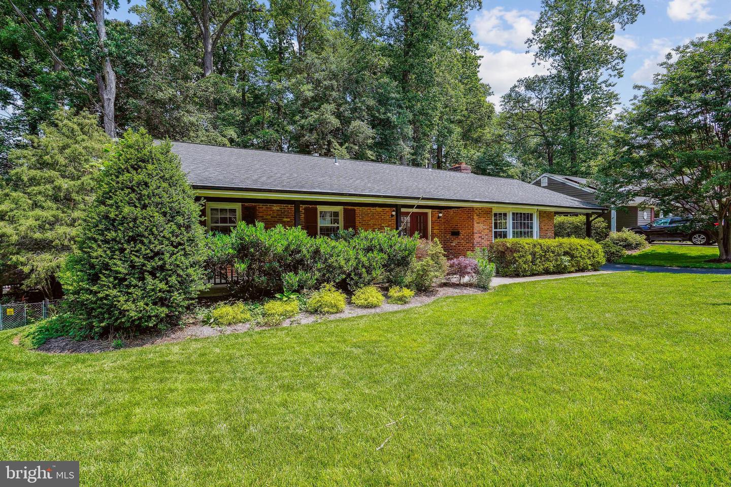 8210 BRIAR CREEK DR, ANNANDALE, Virginia 22003, 5 Bedrooms Bedrooms, ,3 BathroomsBathrooms,Residential,For sale,8210 BRIAR CREEK DR,VAFX2240974 MLS # VAFX2240974
