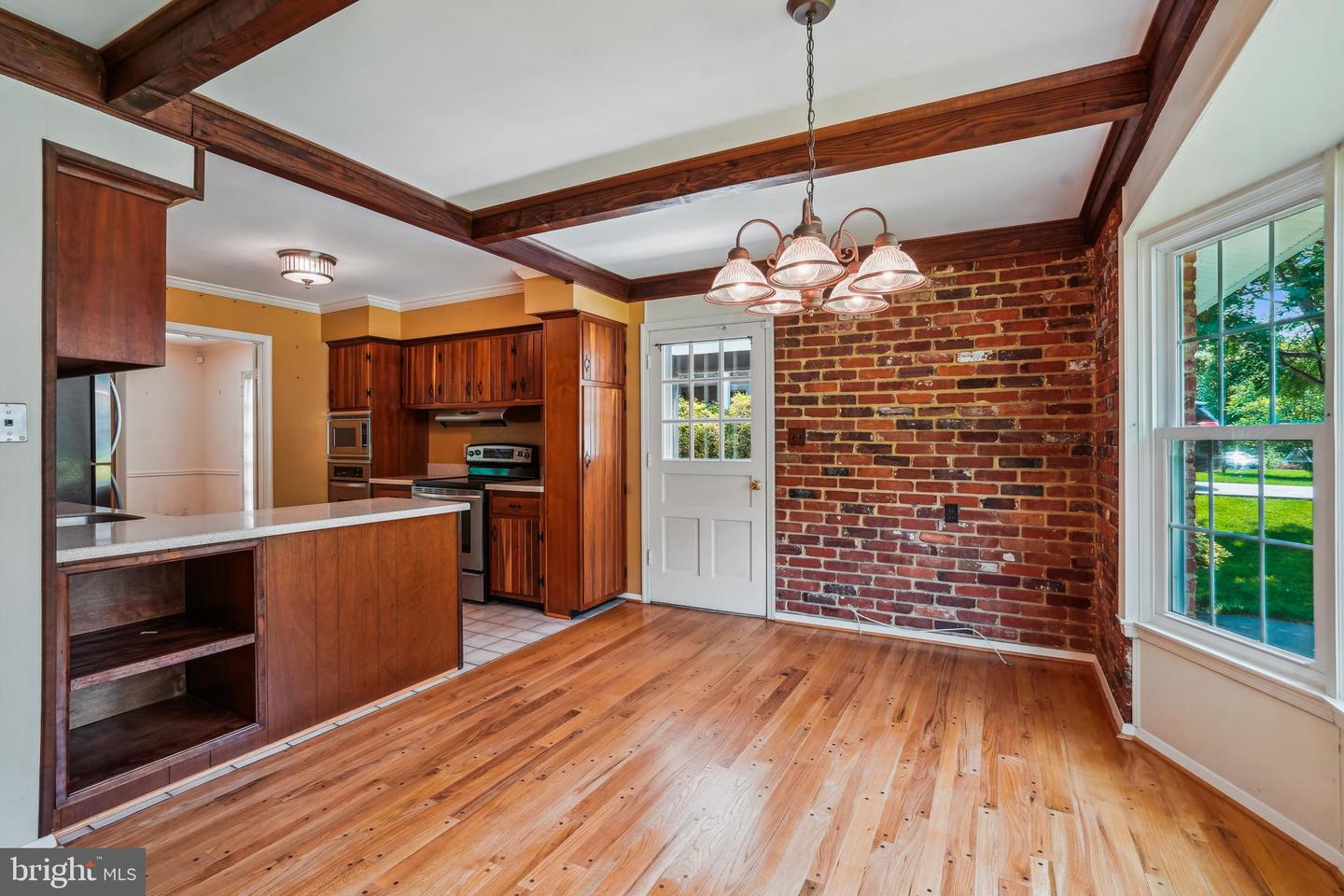 8210 BRIAR CREEK DR, ANNANDALE, Virginia 22003, 5 Bedrooms Bedrooms, ,3 BathroomsBathrooms,Residential,For sale,8210 BRIAR CREEK DR,VAFX2240974 MLS # VAFX2240974