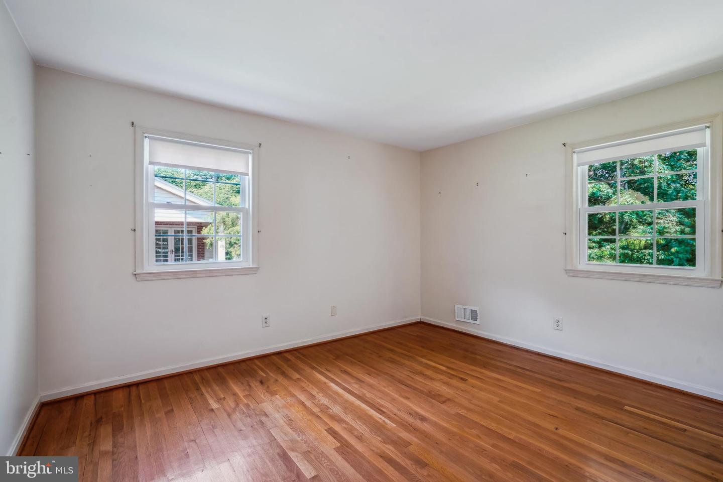 8210 BRIAR CREEK DR, ANNANDALE, Virginia 22003, 5 Bedrooms Bedrooms, ,3 BathroomsBathrooms,Residential,For sale,8210 BRIAR CREEK DR,VAFX2240974 MLS # VAFX2240974