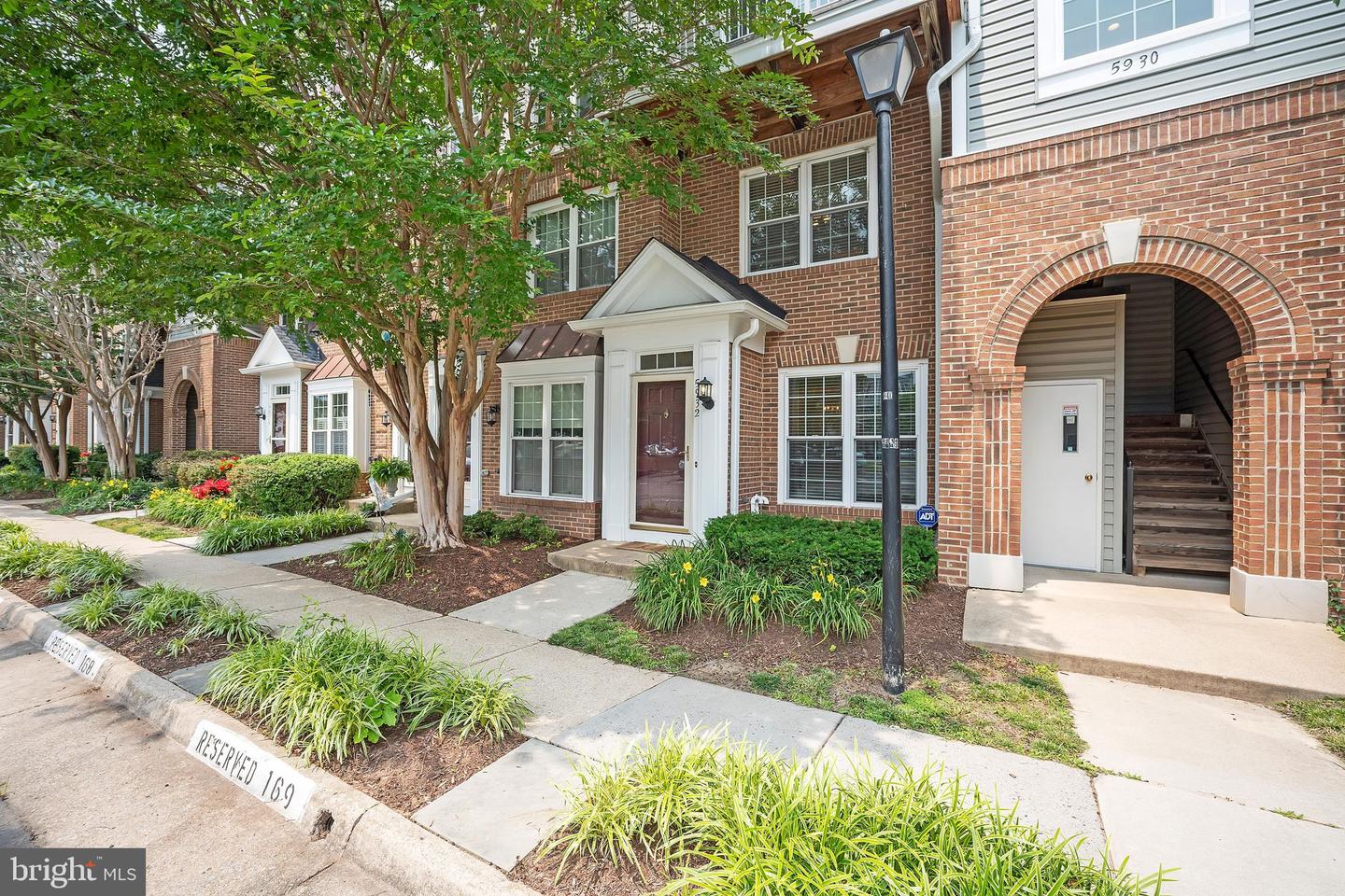 5932 KIMBERLY ANNE WAY, ALEXANDRIA, Virginia 22310, 2 Bedrooms Bedrooms, ,2 BathroomsBathrooms,Residential,For sale,5932 KIMBERLY ANNE WAY,VAFX2245814 MLS # VAFX2245814
