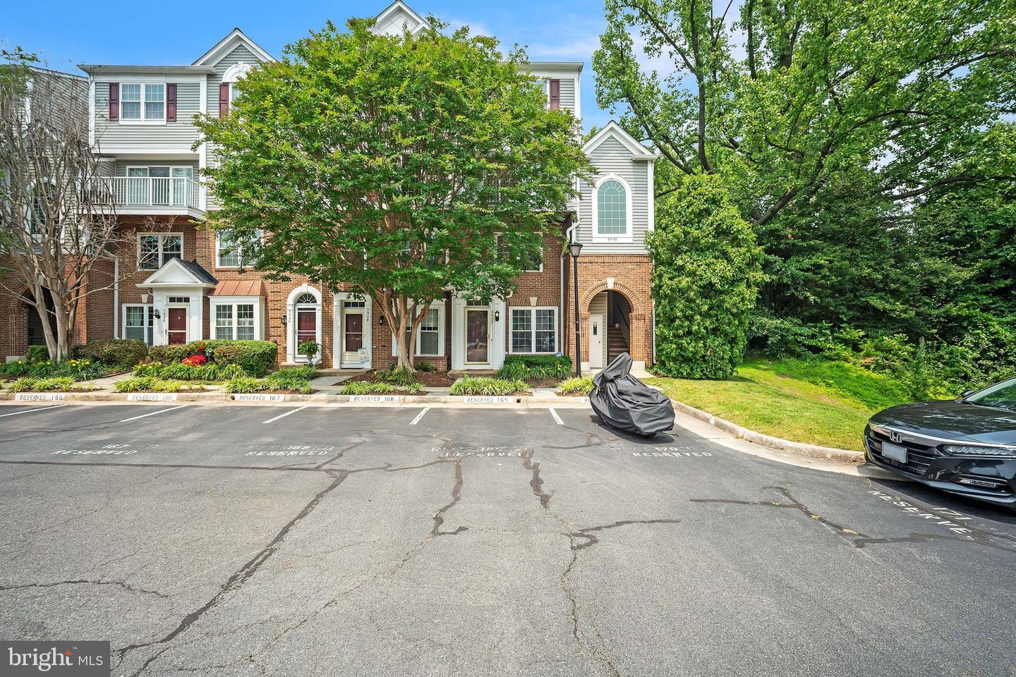 5932 KIMBERLY ANNE WAY, ALEXANDRIA, Virginia 22310, 2 Bedrooms Bedrooms, ,2 BathroomsBathrooms,Residential,For sale,5932 KIMBERLY ANNE WAY,VAFX2245814 MLS # VAFX2245814