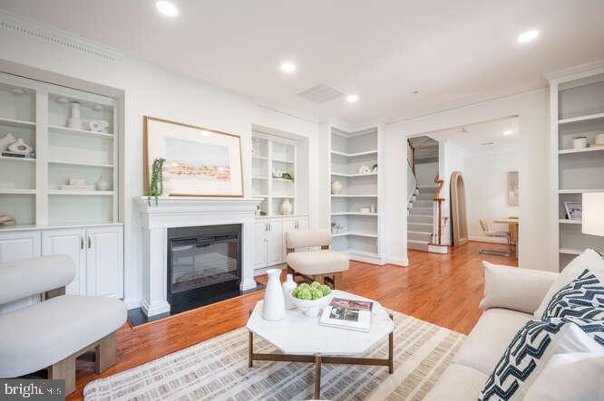 409 S HENRY ST, ALEXANDRIA, Virginia 22314, 3 Bedrooms Bedrooms, ,2 BathroomsBathrooms,Residential,For sale,409 S HENRY ST,VAAX2046456 MLS # VAAX2046456