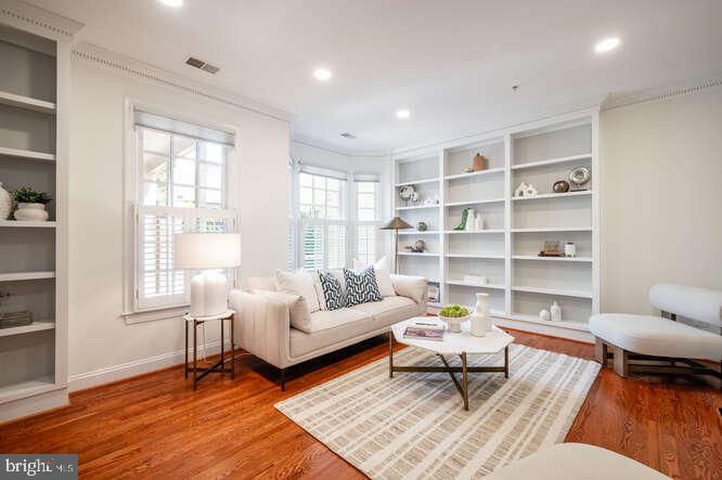 409 S HENRY ST, ALEXANDRIA, Virginia 22314, 3 Bedrooms Bedrooms, ,2 BathroomsBathrooms,Residential,For sale,409 S HENRY ST,VAAX2046456 MLS # VAAX2046456