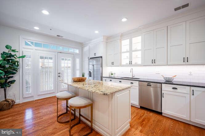 409 S HENRY ST, ALEXANDRIA, Virginia 22314, 3 Bedrooms Bedrooms, ,2 BathroomsBathrooms,Residential,For sale,409 S HENRY ST,VAAX2046456 MLS # VAAX2046456