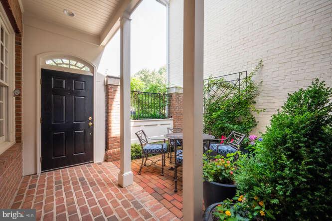 409 S HENRY ST, ALEXANDRIA, Virginia 22314, 3 Bedrooms Bedrooms, ,2 BathroomsBathrooms,Residential,For sale,409 S HENRY ST,VAAX2046456 MLS # VAAX2046456