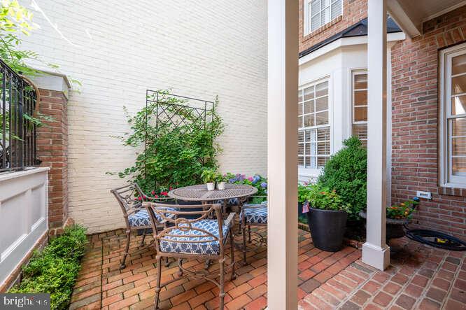 409 S HENRY ST, ALEXANDRIA, Virginia 22314, 3 Bedrooms Bedrooms, ,2 BathroomsBathrooms,Residential,For sale,409 S HENRY ST,VAAX2046456 MLS # VAAX2046456
