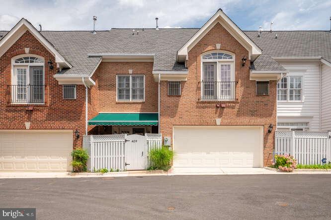 409 S HENRY ST, ALEXANDRIA, Virginia 22314, 3 Bedrooms Bedrooms, ,2 BathroomsBathrooms,Residential,For sale,409 S HENRY ST,VAAX2046456 MLS # VAAX2046456