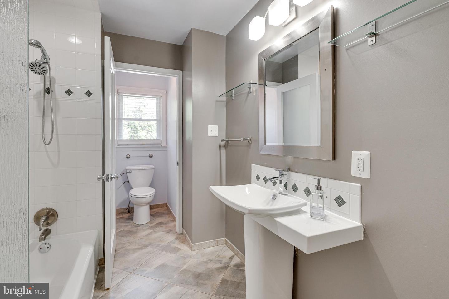 440 LEWIS ST NW, VIENNA, Virginia 22180, 5 Bedrooms Bedrooms, ,3 BathroomsBathrooms,Residential,For sale,440 LEWIS ST NW,VAFX2247656 MLS # VAFX2247656