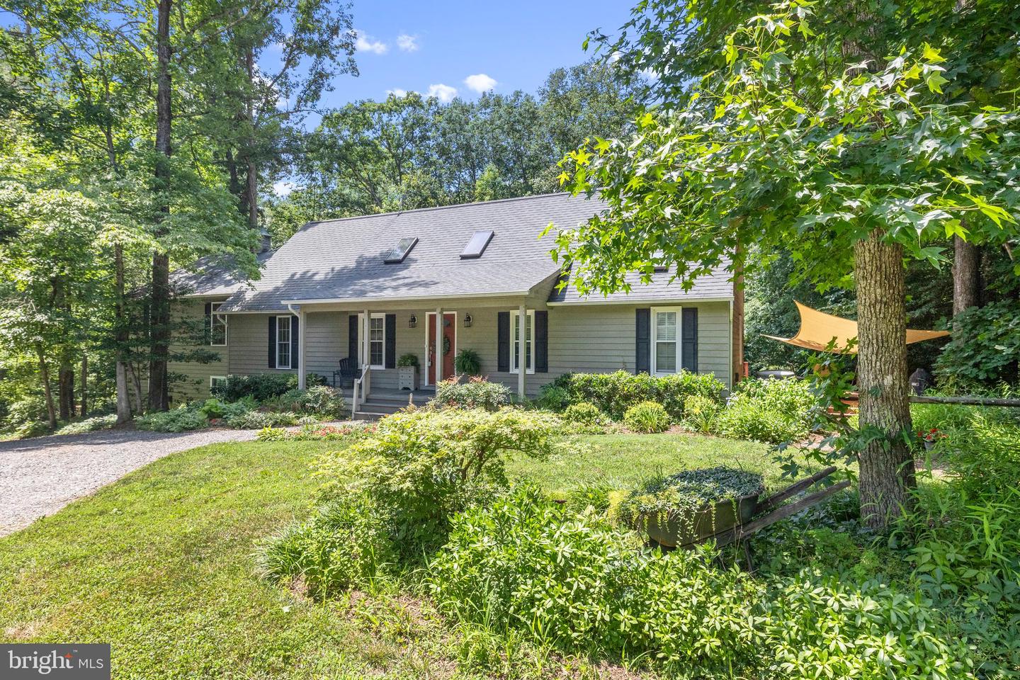210 LAKE CAROLINE DR, RUTHER GLEN, Virginia 22546, 4 Bedrooms Bedrooms, ,3 BathroomsBathrooms,Residential,For sale,210 LAKE CAROLINE DR,VACV2008336 MLS # VACV2008336