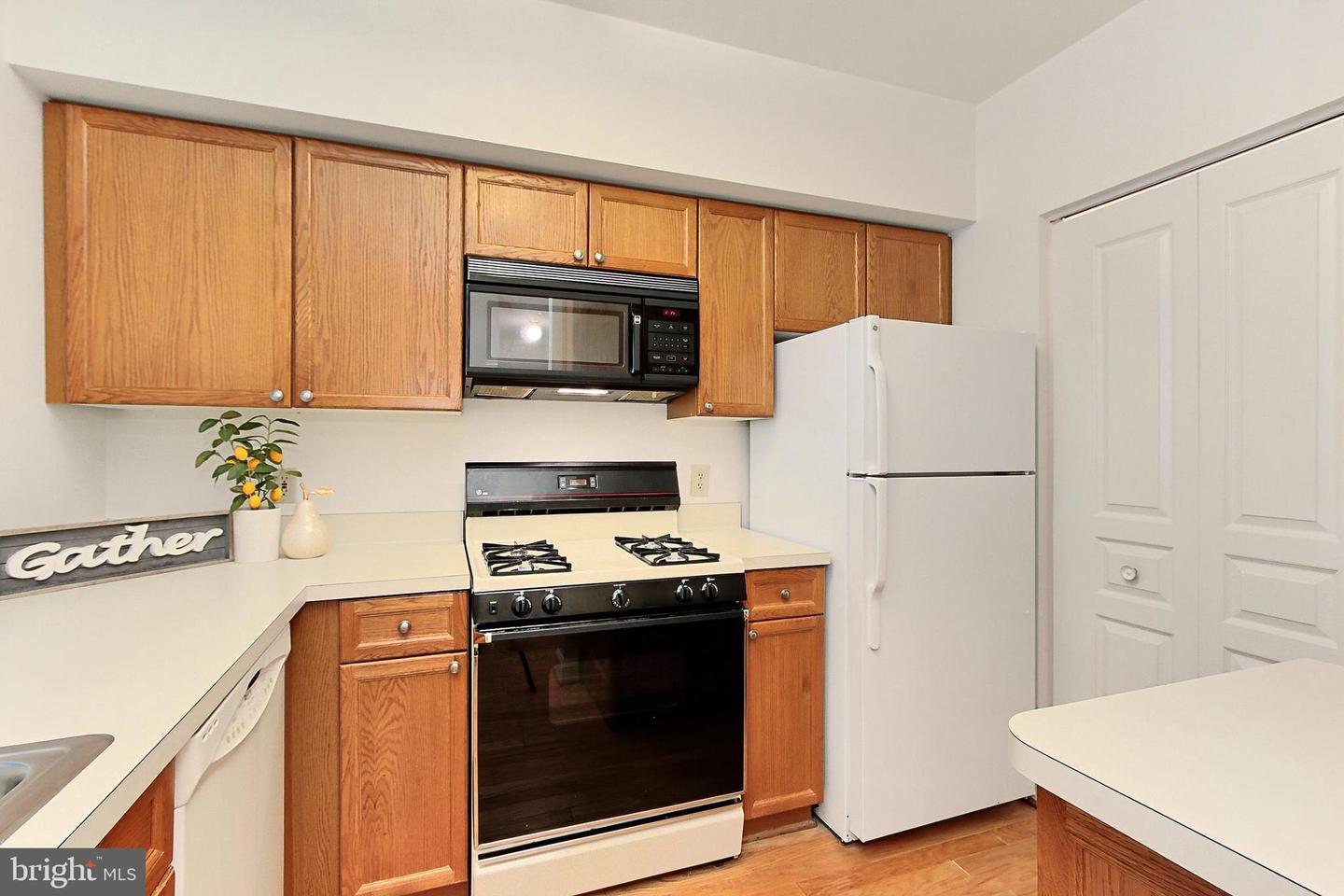 12915 ALTON SQ #307, HERNDON, Virginia 20170, 2 Bedrooms Bedrooms, ,2 BathroomsBathrooms,Residential,For sale,12915 ALTON SQ #307,VAFX2250000 MLS # VAFX2250000