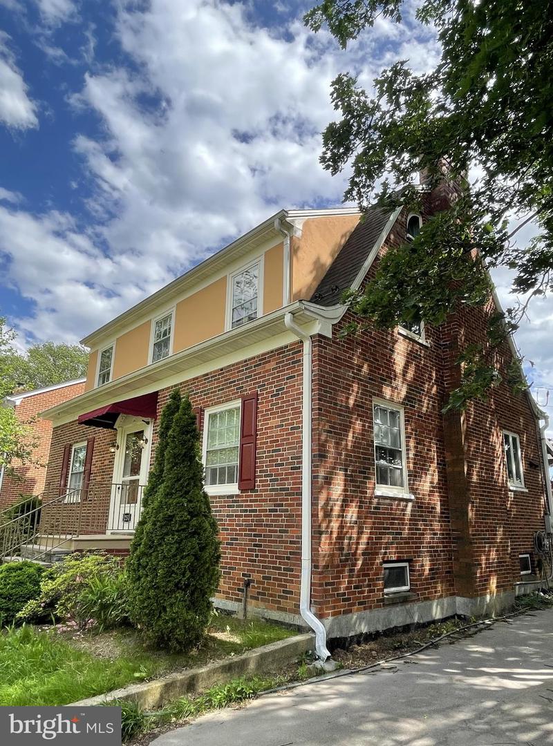 257 JEFFERSON ST, WINCHESTER, Virginia 22601, 3 Bedrooms Bedrooms, 10 Rooms Rooms,1 BathroomBathrooms,Residential,For sale,257 JEFFERSON ST,VAWI2008022 MLS # VAWI2008022