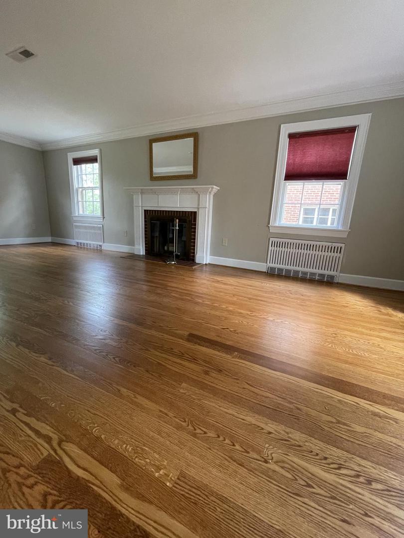257 JEFFERSON ST, WINCHESTER, Virginia 22601, 3 Bedrooms Bedrooms, 10 Rooms Rooms,1 BathroomBathrooms,Residential,For sale,257 JEFFERSON ST,VAWI2008022 MLS # VAWI2008022