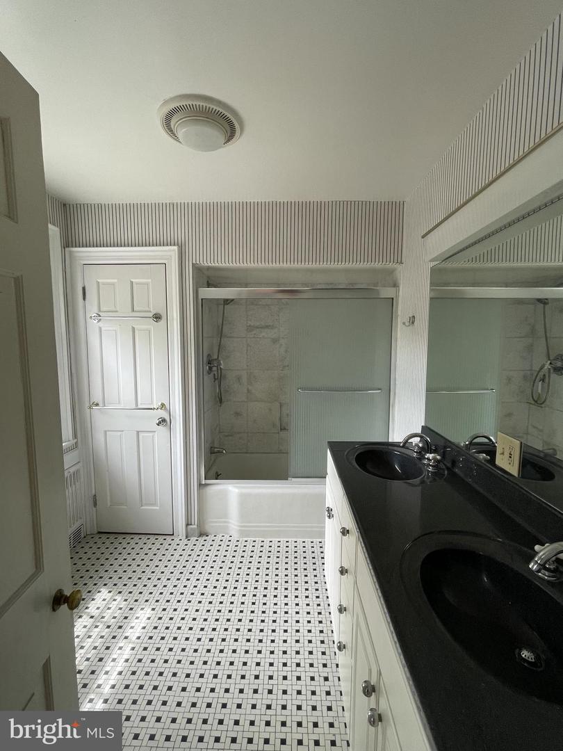 257 JEFFERSON ST, WINCHESTER, Virginia 22601, 3 Bedrooms Bedrooms, 10 Rooms Rooms,1 BathroomBathrooms,Residential,For sale,257 JEFFERSON ST,VAWI2008022 MLS # VAWI2008022