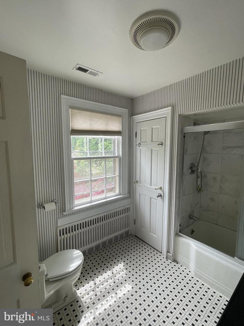 257 JEFFERSON ST, WINCHESTER, Virginia 22601, 3 Bedrooms Bedrooms, 10 Rooms Rooms,1 BathroomBathrooms,Residential,For sale,257 JEFFERSON ST,VAWI2008022 MLS # VAWI2008022