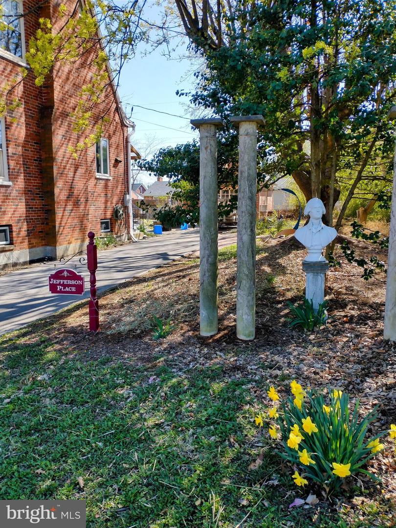 257 JEFFERSON ST, WINCHESTER, Virginia 22601, 3 Bedrooms Bedrooms, 10 Rooms Rooms,1 BathroomBathrooms,Residential,For sale,257 JEFFERSON ST,VAWI2008022 MLS # VAWI2008022