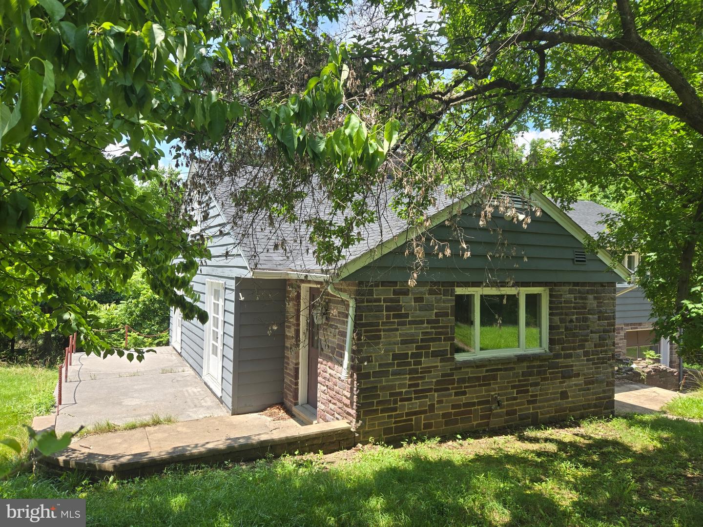 769 S WATER ST, WOODSTOCK, Virginia 22664, 4 Bedrooms Bedrooms, ,2 BathroomsBathrooms,Residential,For sale,769 S WATER ST,VASH2011796 MLS # VASH2011796