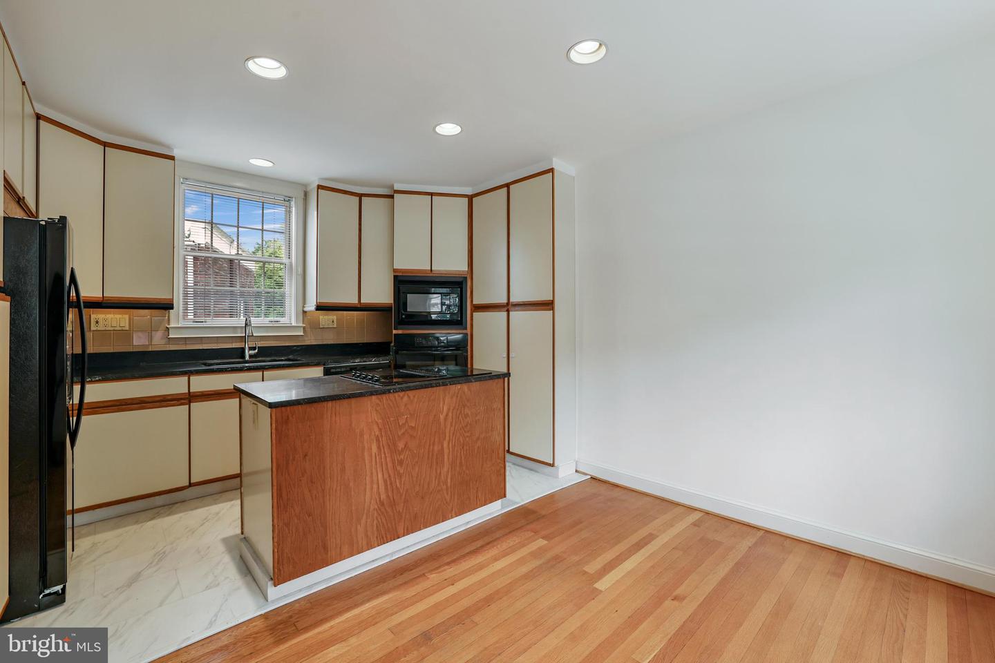 2116 TUNLAW RD NW, WASHINGTON, District Of Columbia 20007, 3 Bedrooms Bedrooms, ,2 BathroomsBathrooms,Residential,For sale,2116 TUNLAW RD NW,DCDC2207490 MLS # DCDC2207490