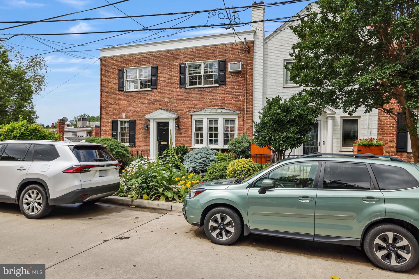 2116 TUNLAW RD NW, WASHINGTON, District Of Columbia 20007, 3 Bedrooms Bedrooms, ,2 BathroomsBathrooms,Residential,For sale,2116 TUNLAW RD NW,DCDC2207490 MLS # DCDC2207490