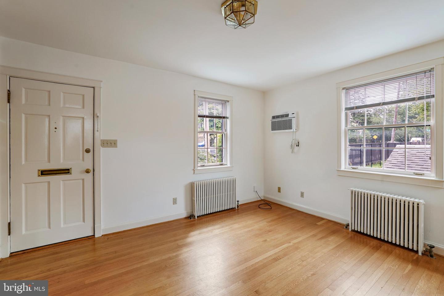 2116 TUNLAW RD NW, WASHINGTON, District Of Columbia 20007, 3 Bedrooms Bedrooms, ,2 BathroomsBathrooms,Residential,For sale,2116 TUNLAW RD NW,DCDC2207490 MLS # DCDC2207490