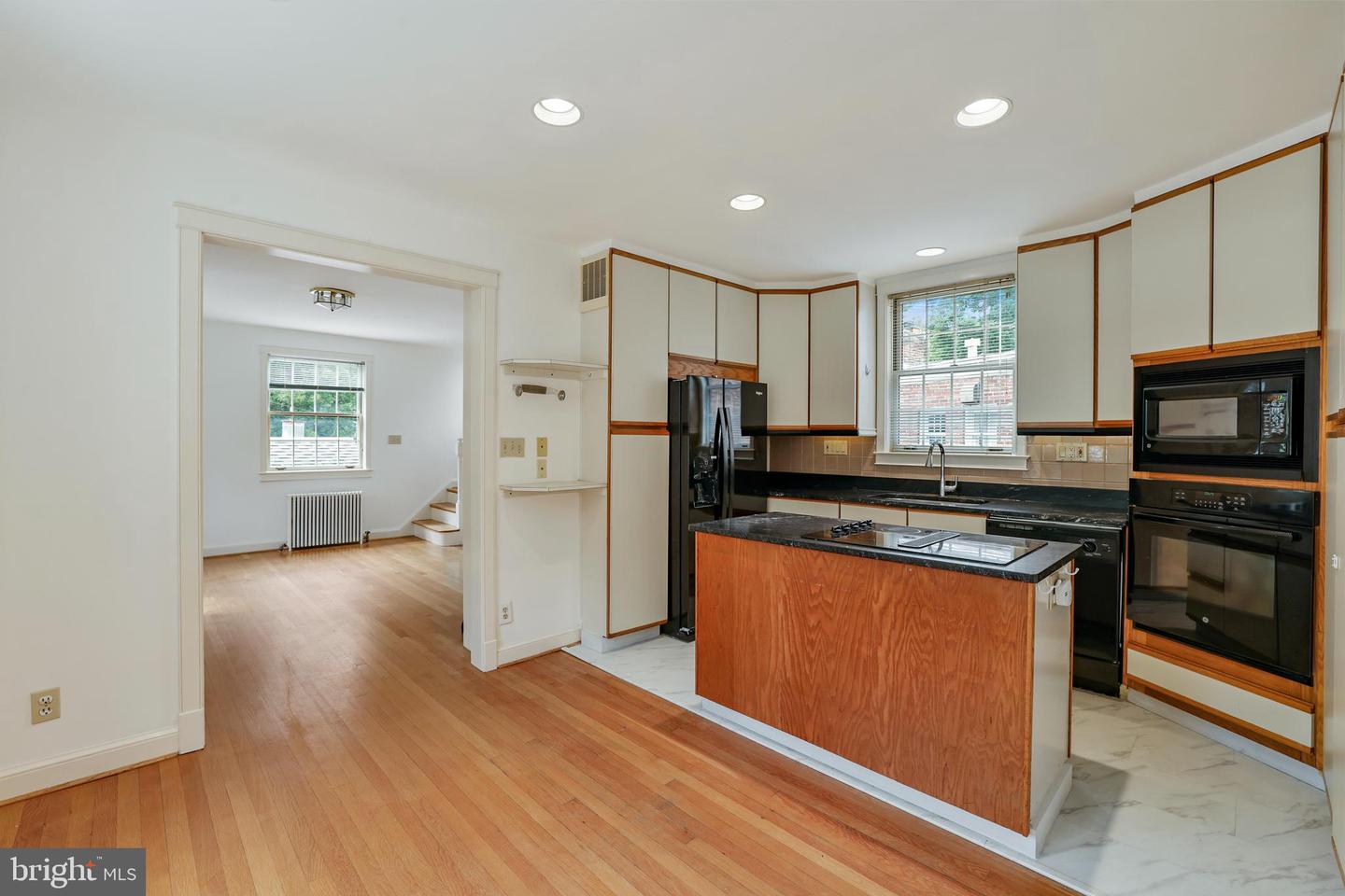 2116 TUNLAW RD NW, WASHINGTON, District Of Columbia 20007, 3 Bedrooms Bedrooms, ,2 BathroomsBathrooms,Residential,For sale,2116 TUNLAW RD NW,DCDC2207490 MLS # DCDC2207490