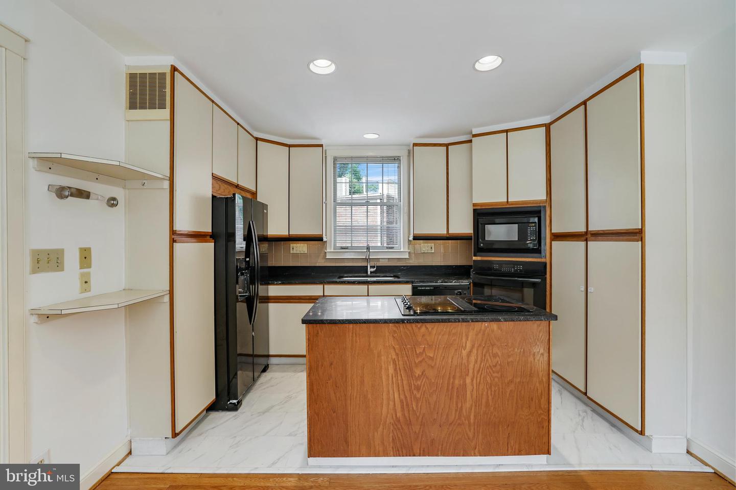 2116 TUNLAW RD NW, WASHINGTON, District Of Columbia 20007, 3 Bedrooms Bedrooms, ,2 BathroomsBathrooms,Residential,For sale,2116 TUNLAW RD NW,DCDC2207490 MLS # DCDC2207490