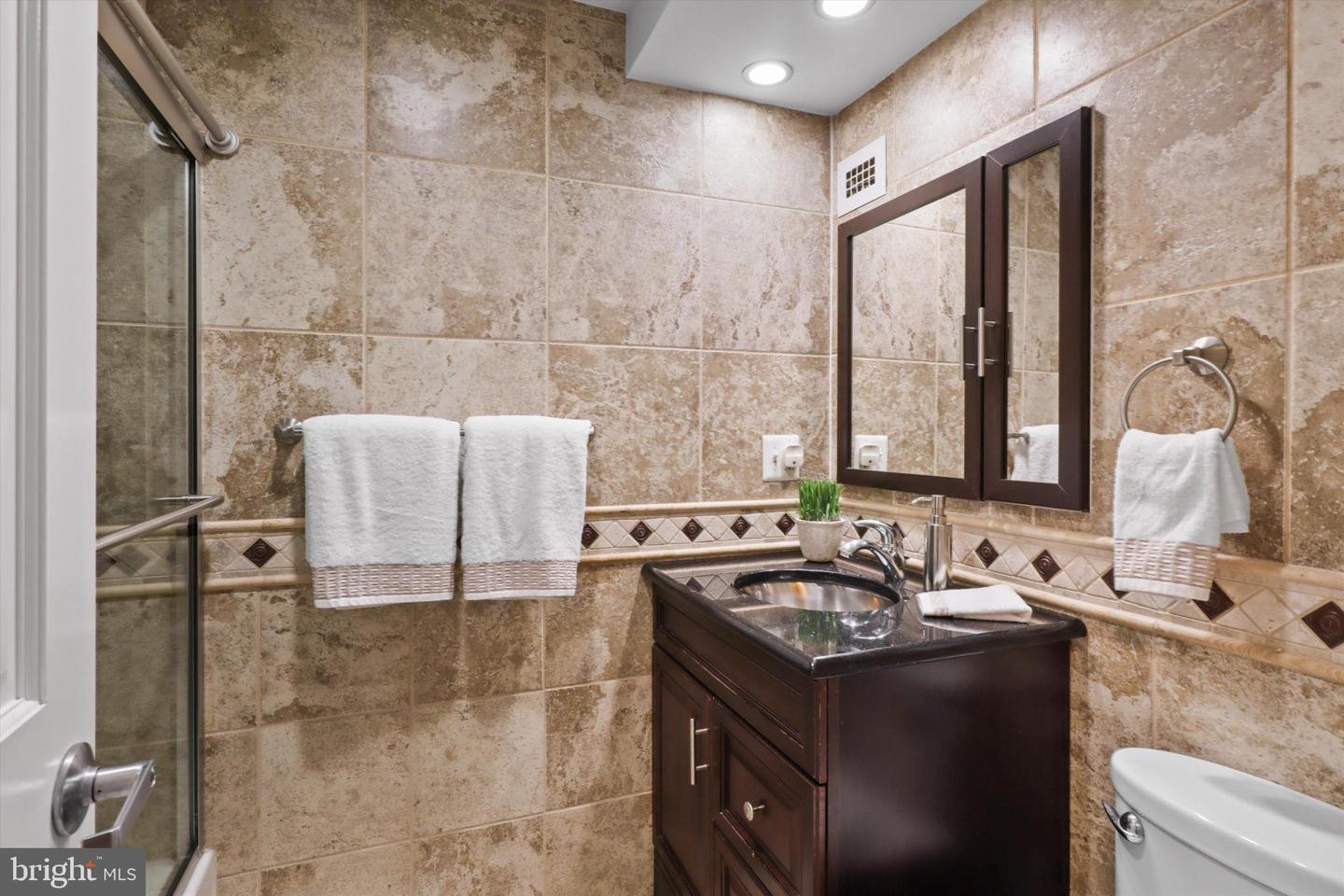 4501 ARLINGTON BLVD #118, ARLINGTON, Virginia 22203, 2 Bedrooms Bedrooms, 7 Rooms Rooms,2 BathroomsBathrooms,Residential,For sale,4501 ARLINGTON BLVD #118,VAAR2056136 MLS # VAAR2056136