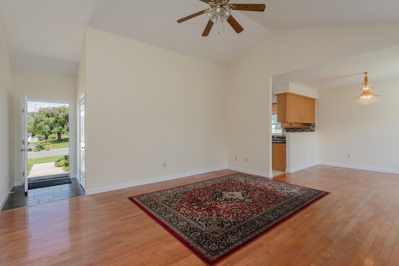 390 STONELEIGH DR, HARRISONBURG, Virginia 22801, 3 Bedrooms Bedrooms, ,3 BathroomsBathrooms,Residential,390 STONELEIGH DR,666049 MLS # 666049