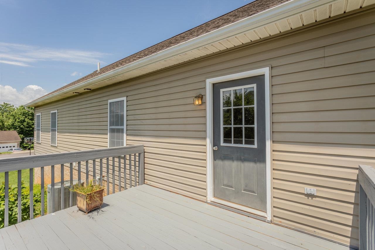 390 STONELEIGH DR, HARRISONBURG, Virginia 22801, 3 Bedrooms Bedrooms, ,3 BathroomsBathrooms,Residential,390 STONELEIGH DR,666049 MLS # 666049