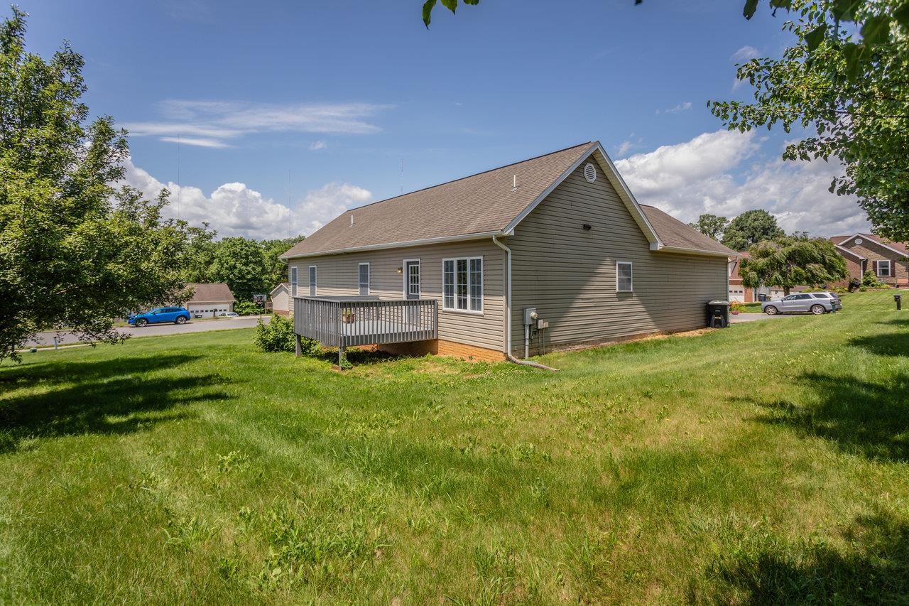 390 STONELEIGH DR, HARRISONBURG, Virginia 22801, 3 Bedrooms Bedrooms, ,3 BathroomsBathrooms,Residential,390 STONELEIGH DR,666049 MLS # 666049