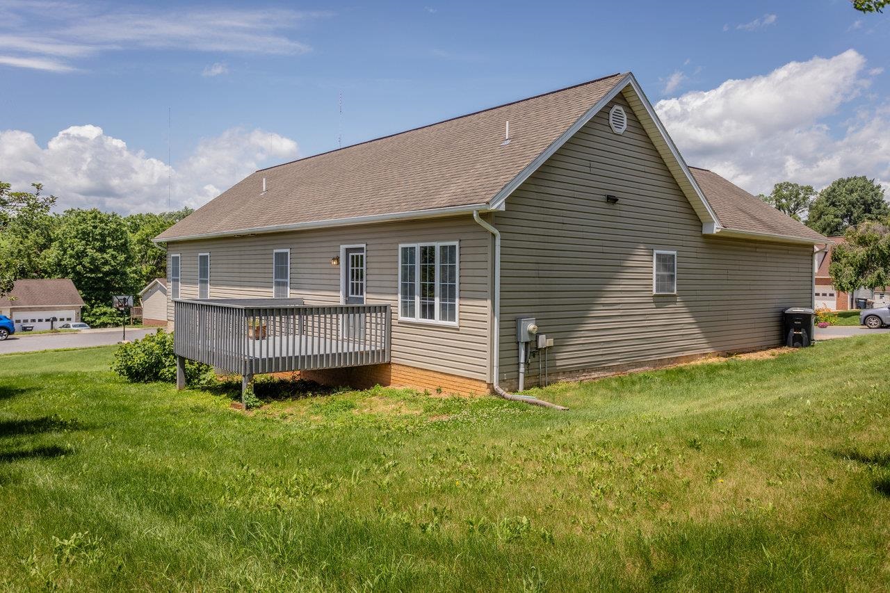 390 STONELEIGH DR, HARRISONBURG, Virginia 22801, 3 Bedrooms Bedrooms, ,3 BathroomsBathrooms,Residential,390 STONELEIGH DR,666049 MLS # 666049