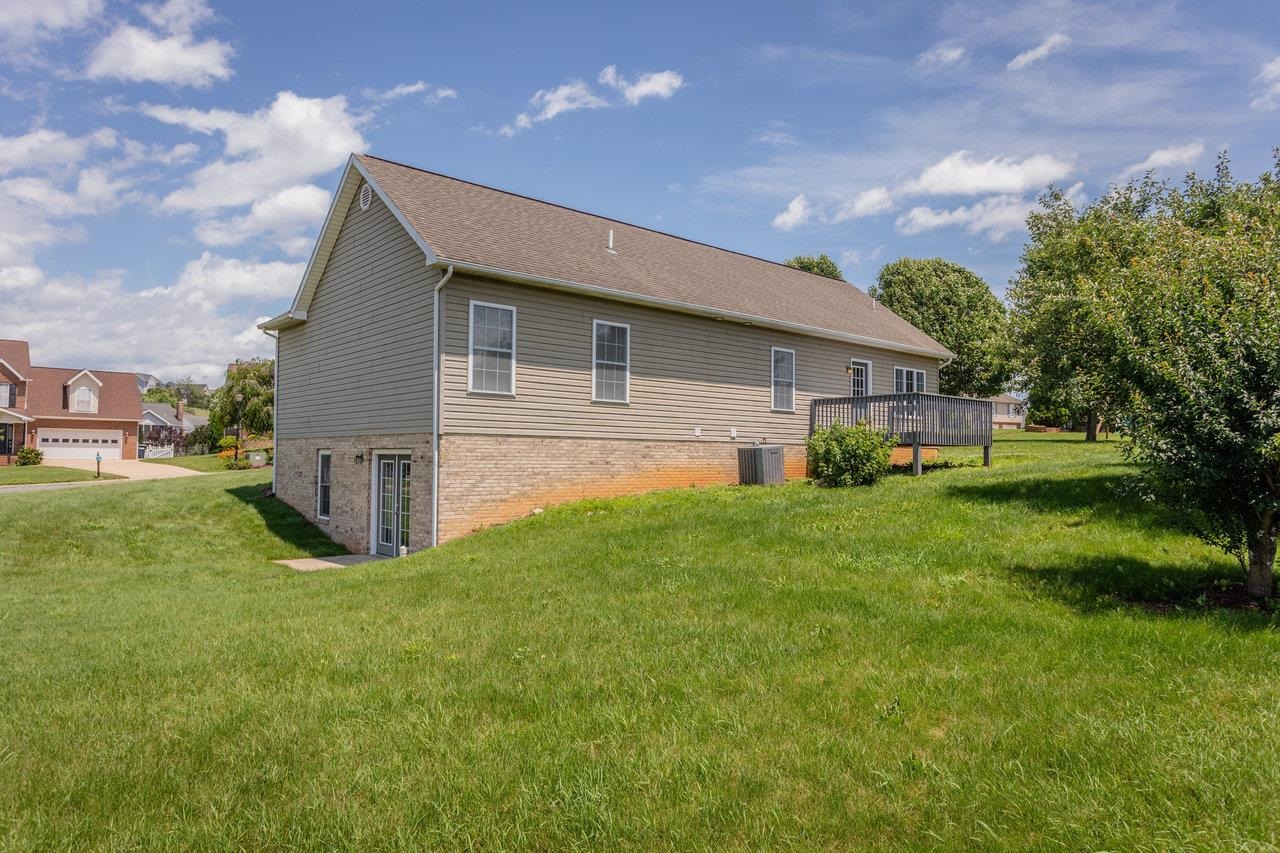 390 STONELEIGH DR, HARRISONBURG, Virginia 22801, 3 Bedrooms Bedrooms, ,3 BathroomsBathrooms,Residential,390 STONELEIGH DR,666049 MLS # 666049