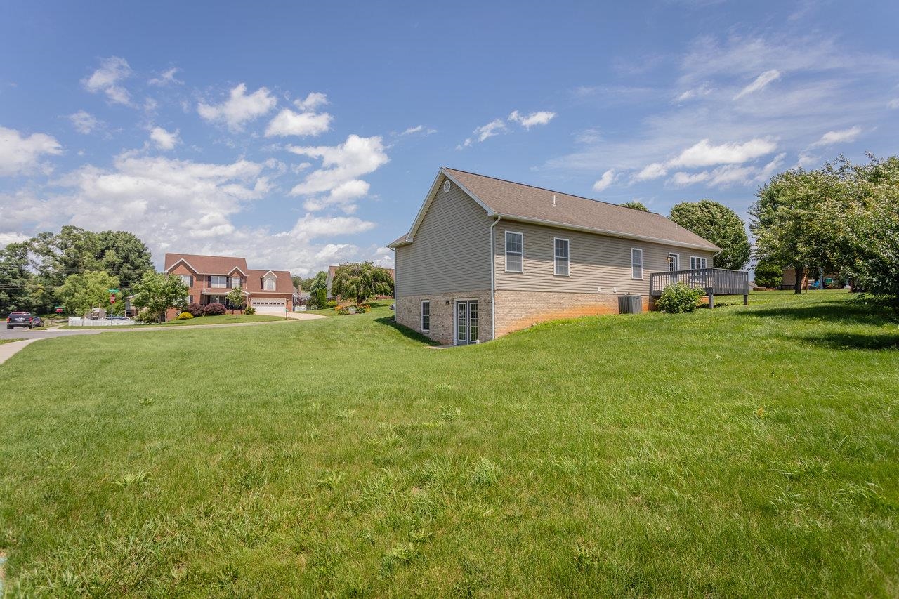 390 STONELEIGH DR, HARRISONBURG, Virginia 22801, 3 Bedrooms Bedrooms, ,3 BathroomsBathrooms,Residential,390 STONELEIGH DR,666049 MLS # 666049