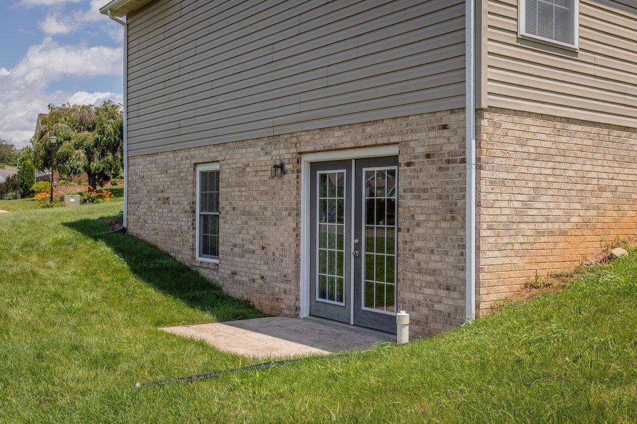 390 STONELEIGH DR, HARRISONBURG, Virginia 22801, 3 Bedrooms Bedrooms, ,3 BathroomsBathrooms,Residential,390 STONELEIGH DR,666049 MLS # 666049