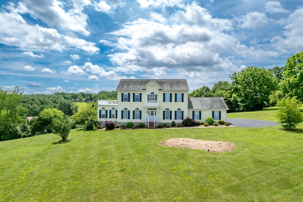 2178 CHURCHVILLE AVE, STAUNTON, Virginia 24401, 3 Bedrooms Bedrooms, ,2 BathroomsBathrooms,Residential,2178 CHURCHVILLE AVE,666051 MLS # 666051