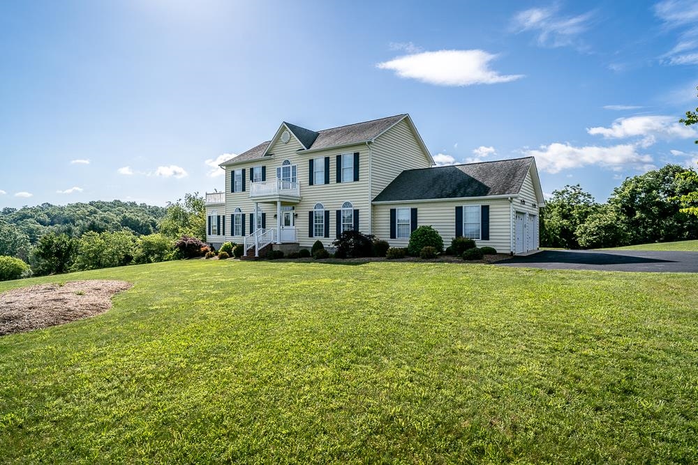 2178 CHURCHVILLE AVE, STAUNTON, Virginia 24401, 3 Bedrooms Bedrooms, ,2 BathroomsBathrooms,Residential,2178 CHURCHVILLE AVE,666051 MLS # 666051