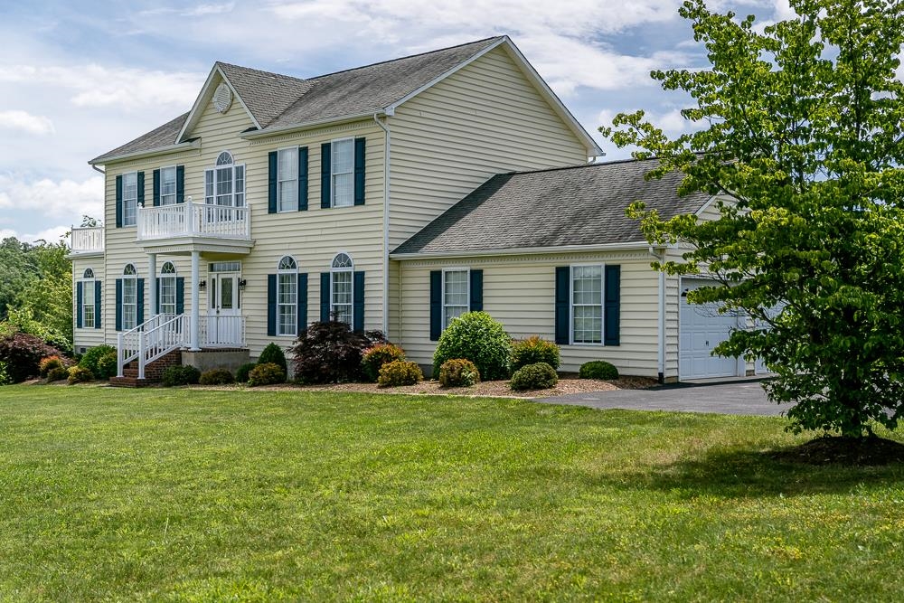 2178 CHURCHVILLE AVE, STAUNTON, Virginia 24401, 3 Bedrooms Bedrooms, ,2 BathroomsBathrooms,Residential,2178 CHURCHVILLE AVE,666051 MLS # 666051
