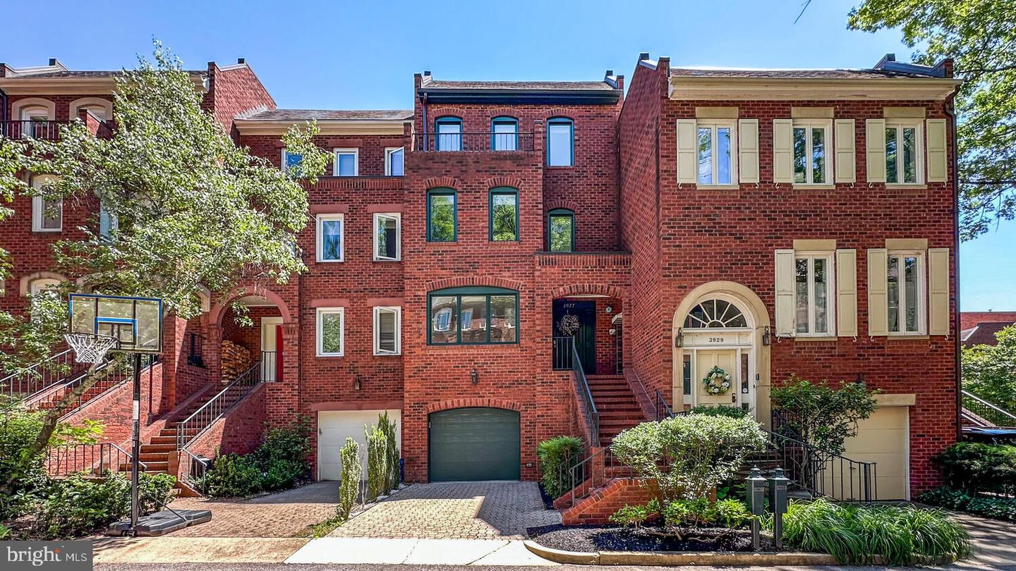 3927 GEORGETOWN CT NW, WASHINGTON, District Of Columbia 20007, 4 Bedrooms Bedrooms, 6 Rooms Rooms,3 BathroomsBathrooms,Residential,For sale,3927 GEORGETOWN CT NW,DCDC2201874 MLS # DCDC2201874