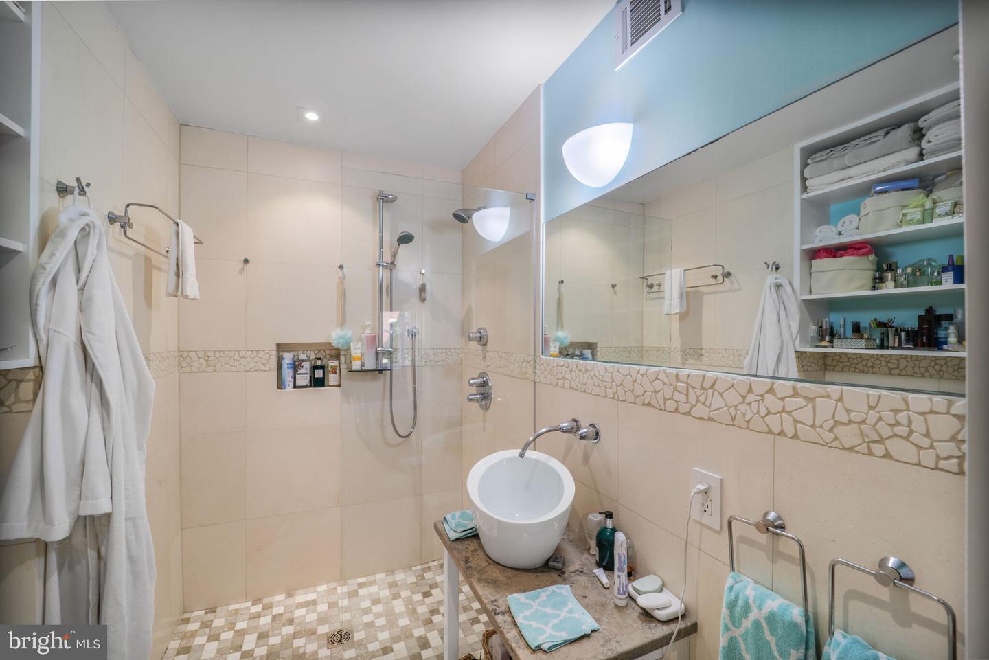 3927 GEORGETOWN CT NW, WASHINGTON, District Of Columbia 20007, 4 Bedrooms Bedrooms, 6 Rooms Rooms,3 BathroomsBathrooms,Residential,For sale,3927 GEORGETOWN CT NW,DCDC2201874 MLS # DCDC2201874