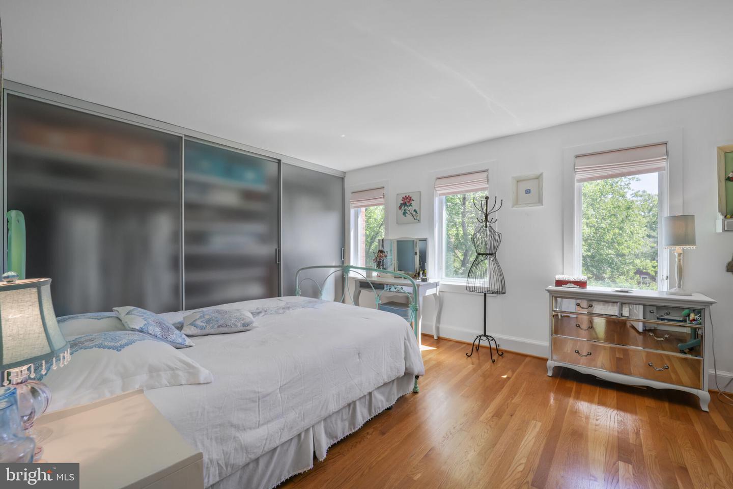 3927 GEORGETOWN CT NW, WASHINGTON, District Of Columbia 20007, 4 Bedrooms Bedrooms, 6 Rooms Rooms,3 BathroomsBathrooms,Residential,For sale,3927 GEORGETOWN CT NW,DCDC2201874 MLS # DCDC2201874