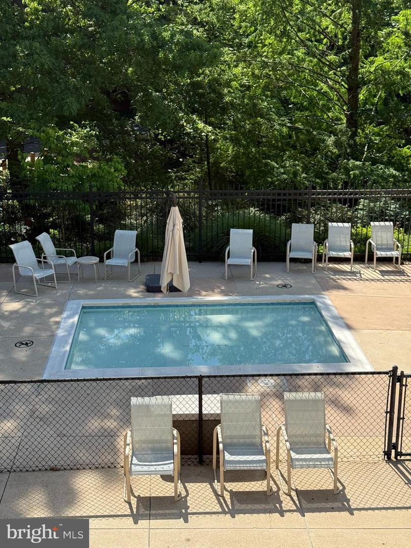3927 GEORGETOWN CT NW, WASHINGTON, District Of Columbia 20007, 4 Bedrooms Bedrooms, 6 Rooms Rooms,3 BathroomsBathrooms,Residential,For sale,3927 GEORGETOWN CT NW,DCDC2201874 MLS # DCDC2201874