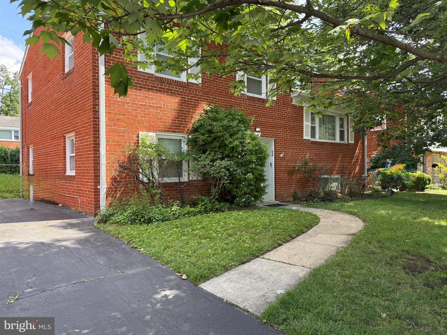 6412 24TH ST N, ARLINGTON, Virginia 22207, 4 Bedrooms Bedrooms, ,2 BathroomsBathrooms,Residential,For sale,6412 24TH ST N,VAAR2058468 MLS # VAAR2058468
