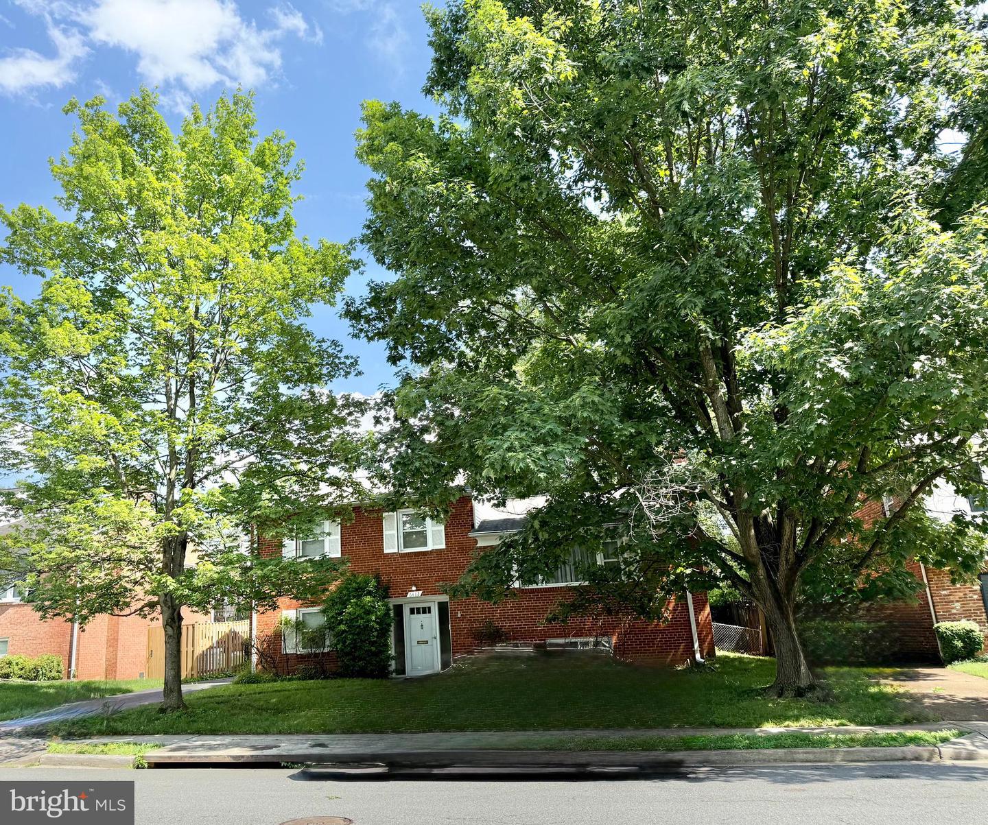 6412 24TH ST N, ARLINGTON, Virginia 22207, 4 Bedrooms Bedrooms, ,2 BathroomsBathrooms,Residential,For sale,6412 24TH ST N,VAAR2058468 MLS # VAAR2058468