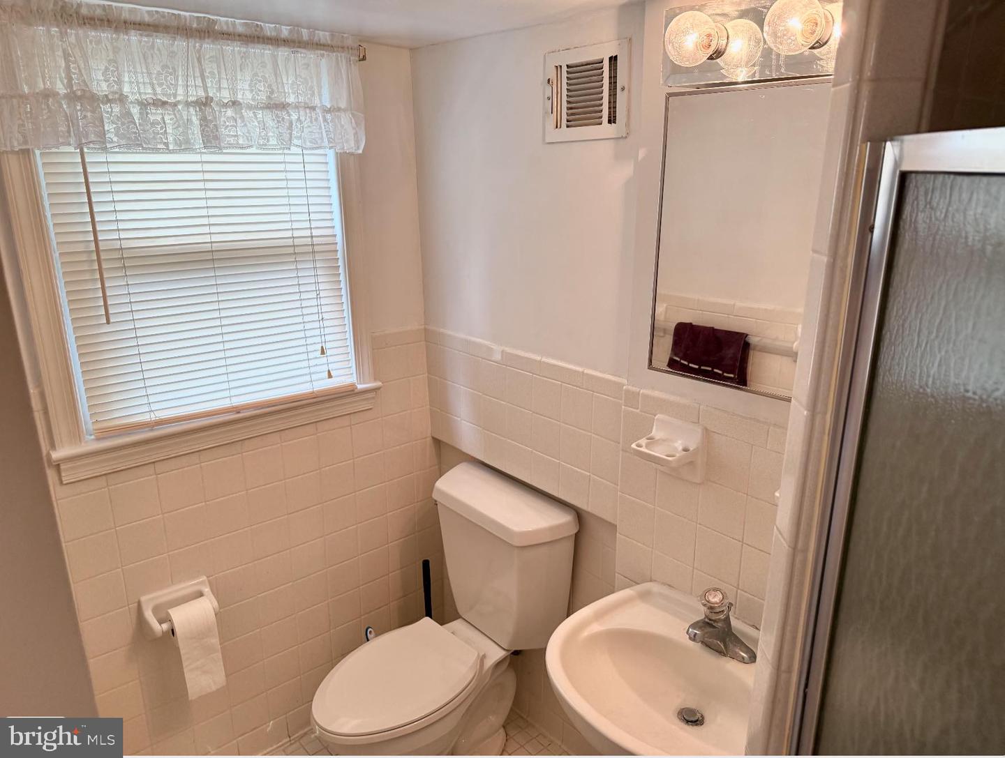 6412 24TH ST N, ARLINGTON, Virginia 22207, 4 Bedrooms Bedrooms, ,2 BathroomsBathrooms,Residential,For sale,6412 24TH ST N,VAAR2058468 MLS # VAAR2058468
