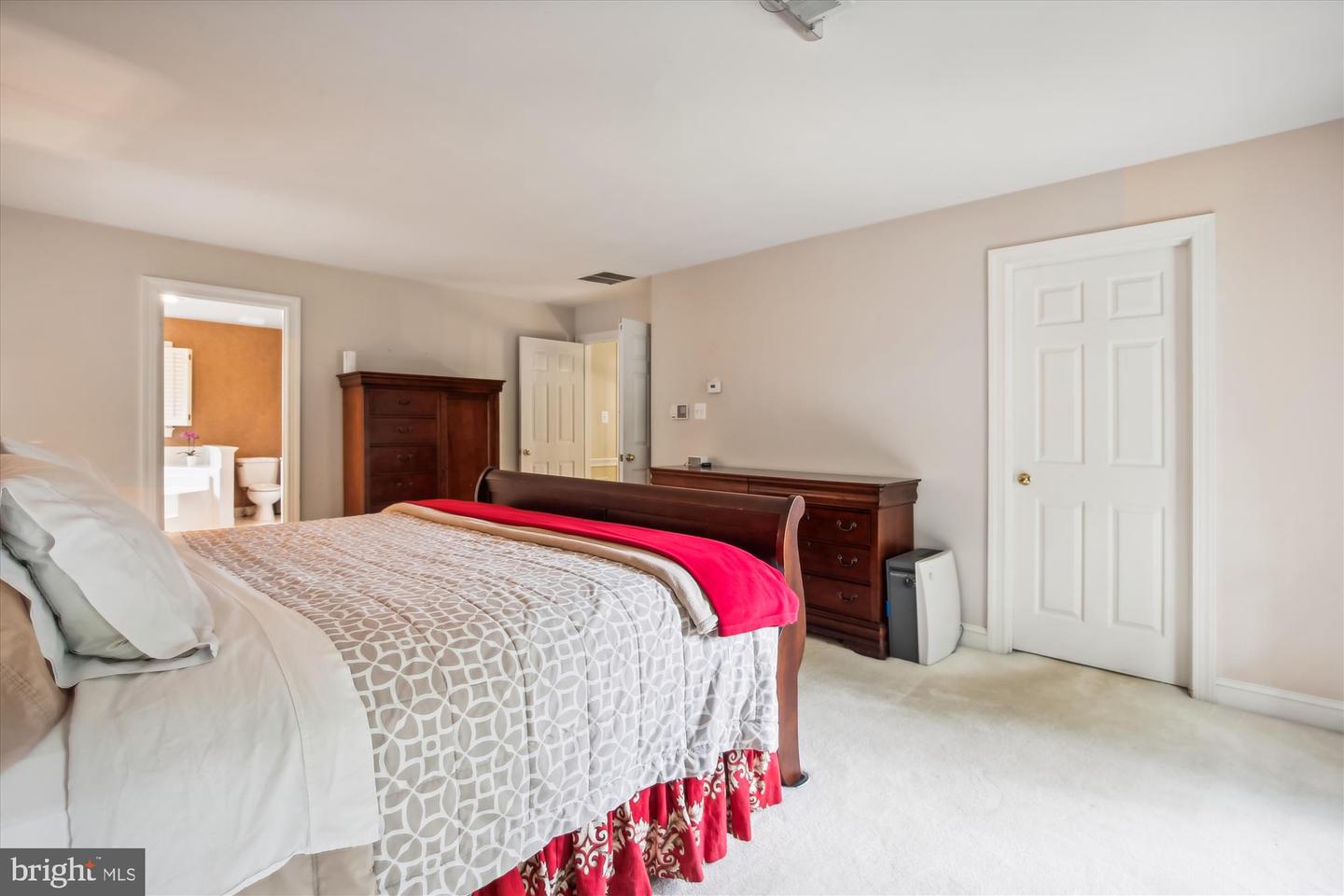 11400 TOWERING OAK WAY, RESTON, Virginia 20194, 7 Bedrooms Bedrooms, ,4 BathroomsBathrooms,Residential,For sale,11400 TOWERING OAK WAY,VAFX2245328 MLS # VAFX2245328